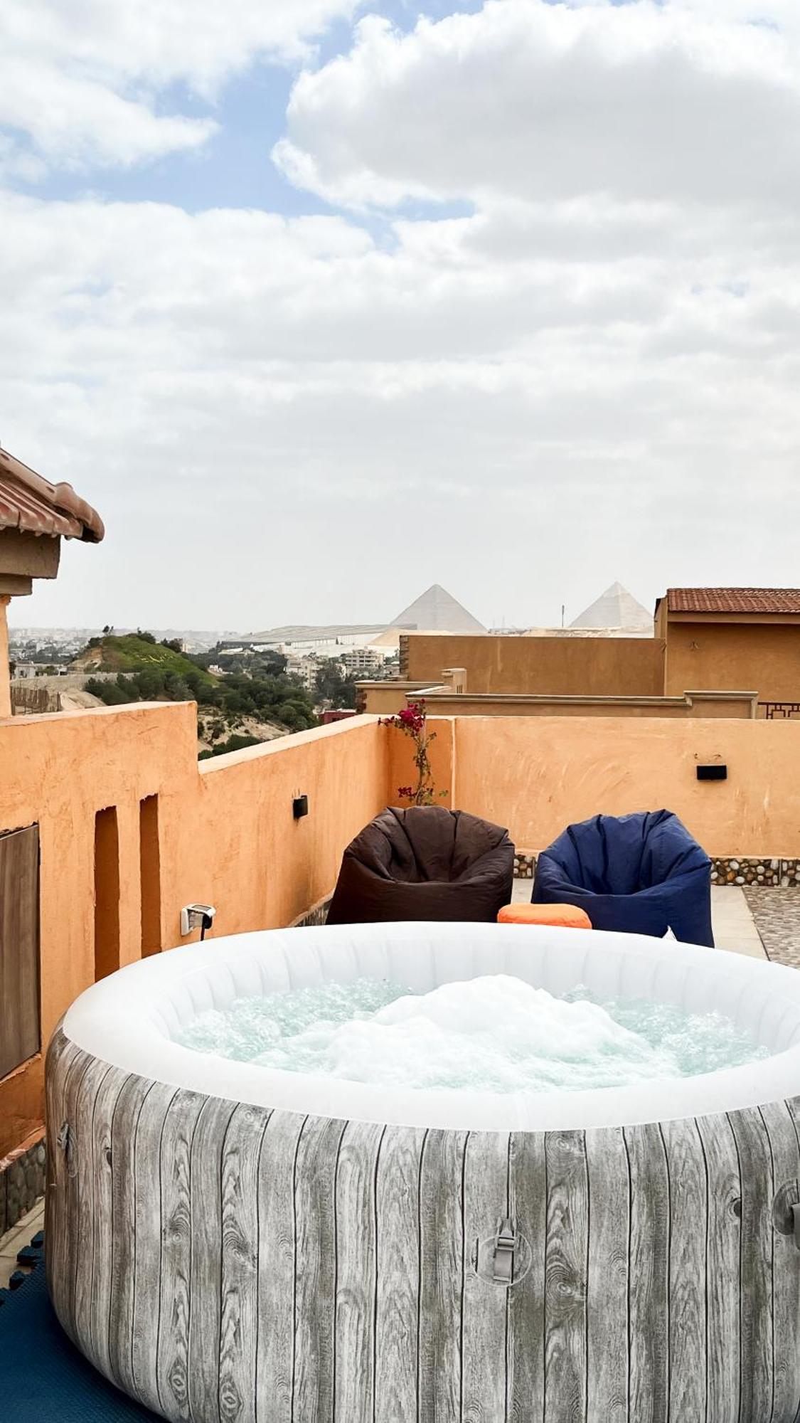 Boho Getaway With Pyramids View & Jacuzzi Apartment Giza Exterior foto
